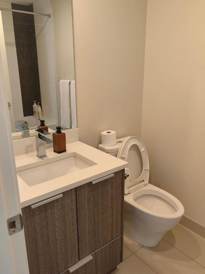 Lovely 1 Bedroom Condo Victoria Esterno foto